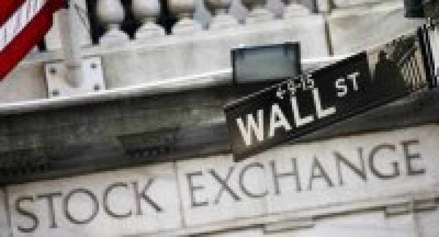 Οριακή πτώση στη Wall Street, με το «βλέμμα» στον Λ. Οίκο - Εβδομαδιαίες απώλειες για τους 3 κύριους δείκτες