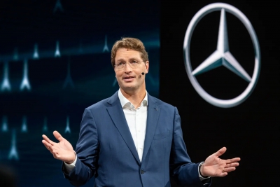 Η Mercedes εγκαταλείπει τα σχέδιά της για την ηλεκτροκίνηση (Bloomberg)