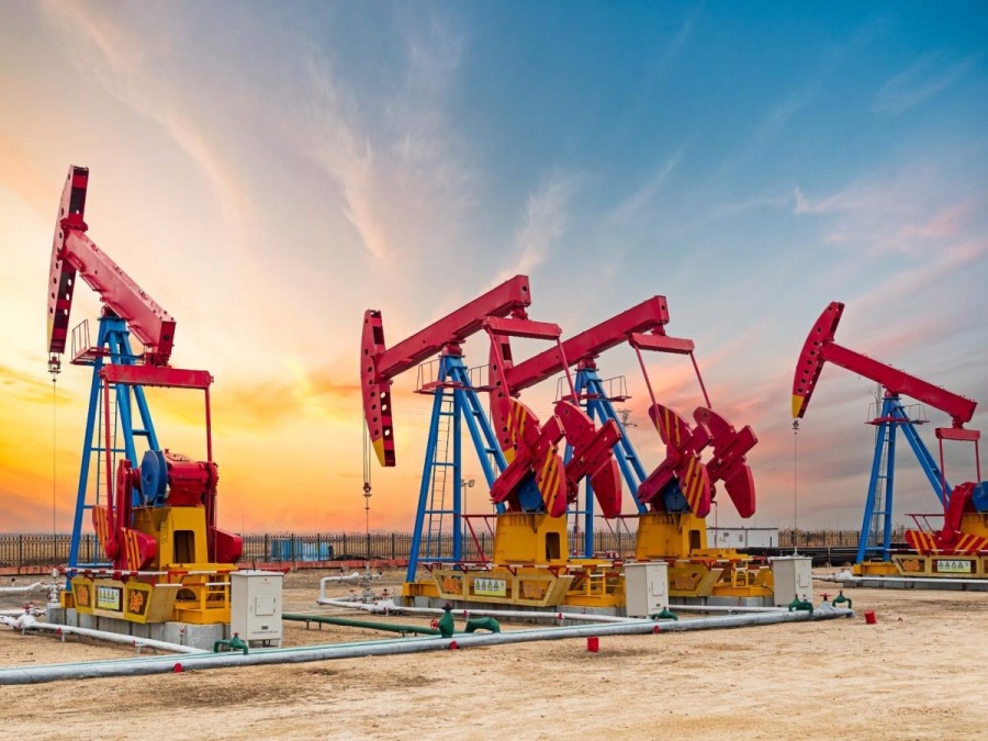 Συγχωνεύσεις και έκρηξη παραγωγής δείχνουν ισχυρή ζήτηση για το πετρέλαιο τα επόμενα χρόνια