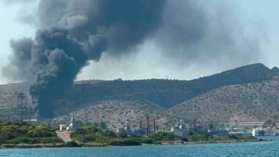Φωτιά κοντά στον Ναύσταθμο Σαλαμίνας: Σε επιφυλακή οι δυνάμεις - Εκκένωση με 112 σε Άνω Βασιλικά και Μπιζάνι