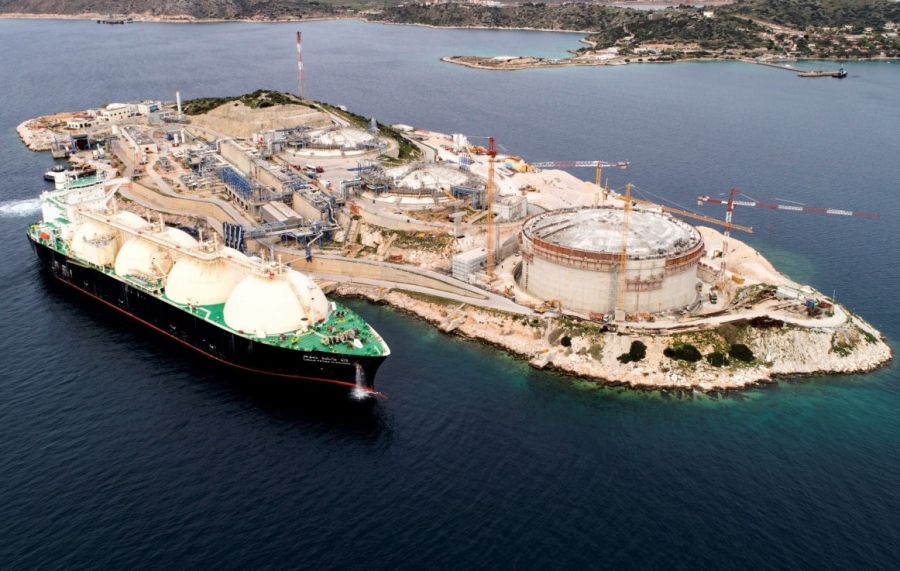 Σε εξέλιξη η κατασκευή της πλωτής εξέδρας ανεφοδιασμού της Ρεβυθούσας