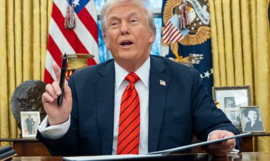 Ο Trump επιβάλει δασμούς 25% στις χώρες που αγοράζουν πετρέλαιο και φυσικό αέριο από τη Βενεζουέλα