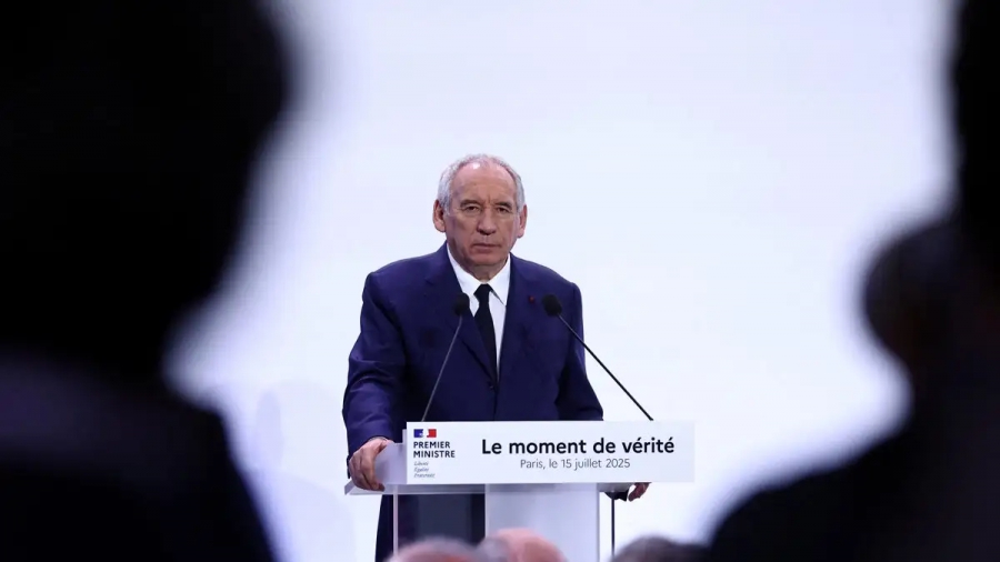 Bayrou: Σκοτεινή μέρα για την Ευρώπη η συμφωνία με τις ΗΠΑ