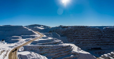 Aπό ποιες χώρες εξαρτώνται οι ΗΠΑ για 37 κρίσιμα ορυκτά (Visual Capitalist)