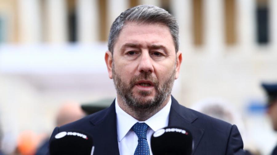 Κοντά στην πρόταση δυσπιστίας το ΠΑΣΟΚ - Αιχμή του δόρατος οι υποκλοπές