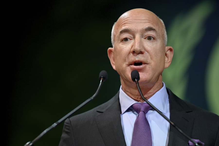 Jeff Bezos κατά Biden για τις τιμές των καυσίμων στις ΗΠΑ