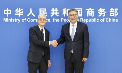 Το Πεκίνο επισκέπτoνται oι Tim Cook (Apple) και Stephen Schwarzman (Blackstone)