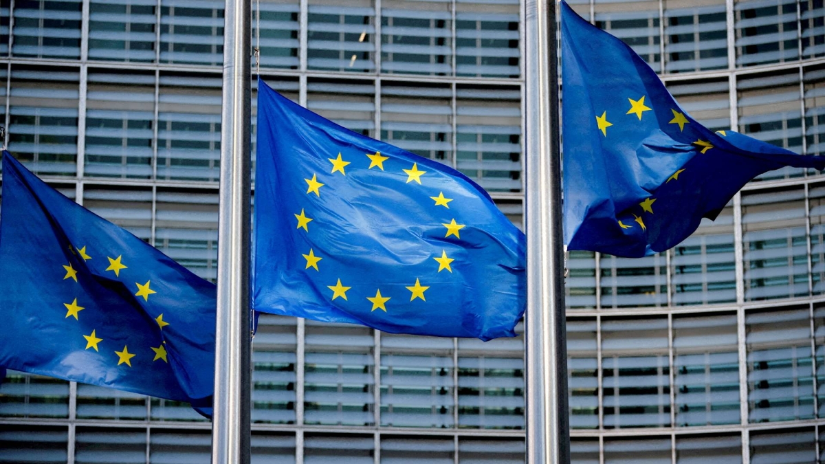 Bloomberg: Στα σχέδια των Βρυξελλών η επιβολή φόρου στα έκτακτα κέρδη των ενεργειακών ομίλων