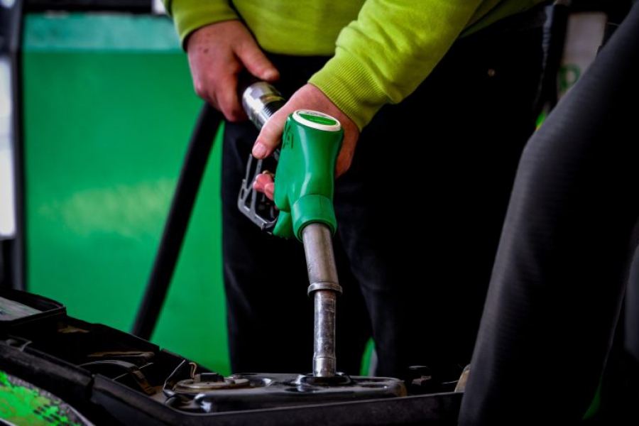 Μέχρι και 2,20 έχει γράψει η τιμή της βενζίνης - Στα ύψη όλα τα καύσιμα
