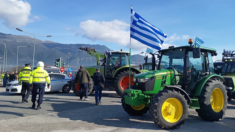 Στα ύψη η κόντρα αγροτών - κυβέρνησης – Εντάσεις με την Αστυνομία σε όλη τη χώρα