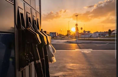 Παίρνουν φωτιά οι τιμές - Οι ΑΠΕ συγκράτησαν την άνοδο - Με κλείσιμο απειλούν οι πρατηριούχοι