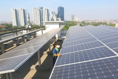 Η Ινδονησία αναζητά 700 εκατ. δολάρια για την εγκατάσταση 200MW ηλιακής ενέργειας