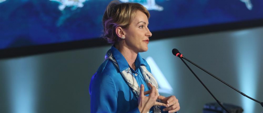 Σδούκου στο Athens Energy Summit: Μέσα στο 2025 η πρώτη γεώτρηση στην Κρήτη