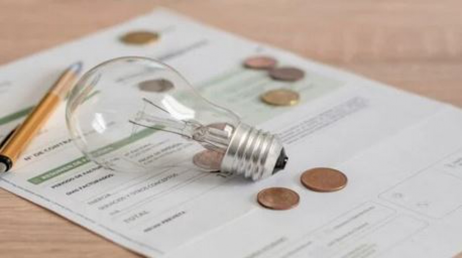 Πάροχοι: Ανεφάρμοστα τα τιμολόγια με ανακοίνωση τιμής την 1η κάθε μήνα