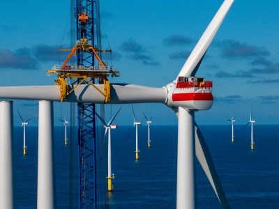 RWE και KKR ξεκινούν μακροπρόθεσμη συνεργασία με βρετανικά υπεράκτια αιολικά έργα (Reuters)