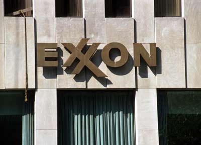 Η UBS αποκλείει την Exxon Mobil από τα funds για το κλίμα