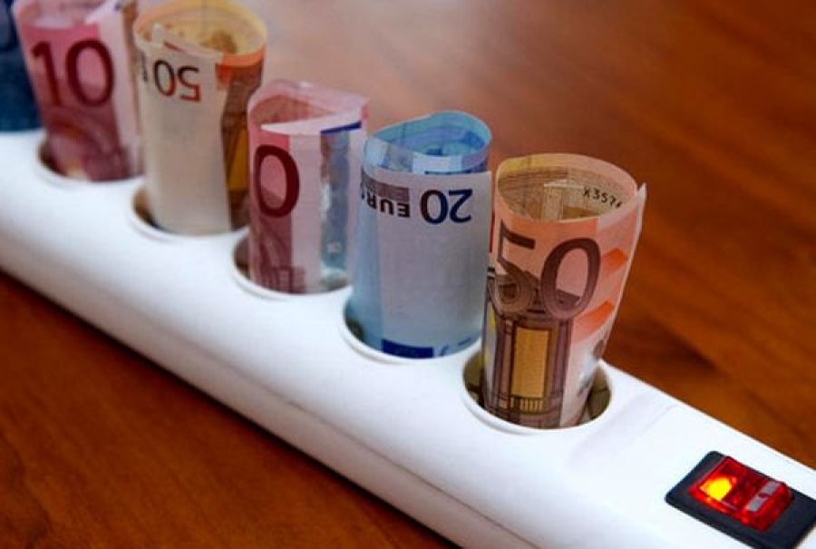 Συγκλίνουν σταδιακά οι τιμές νυχτερινού ρεύματος από την ΔΕΗ και τους, φθηνότερους ακόμη, εναλλακτικούς παρόχους