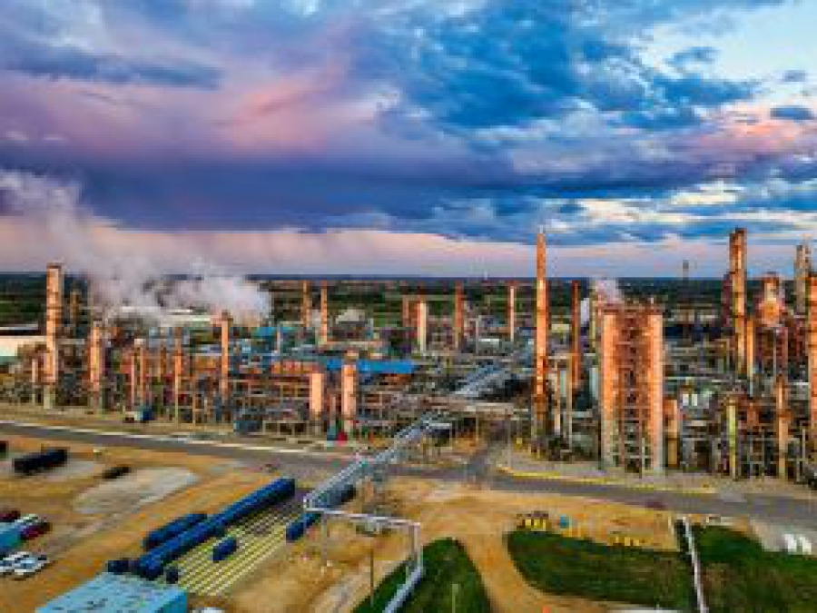 WoodMac: Εκτός λειτουργίας και οι δύο μονάδες αργού στο διυλιστήριο της BP στο Ρότερνταμ