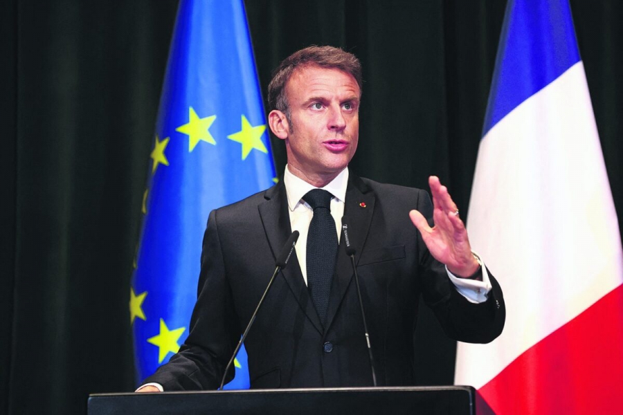 Στροφή στην «τοξικότητα» για τον Εμμανουέλ Μακρόν (Bloomberg)
