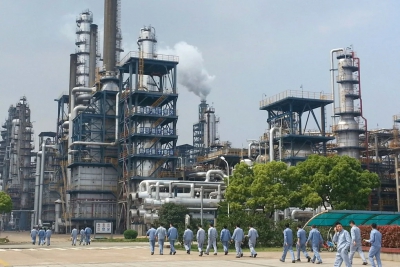 Sinopec: Μειώνει την επεξεργασία πετρελαίου καθώς οι διαταραχές στο Ορμούζ περιορίζουν την προσφορά αργού