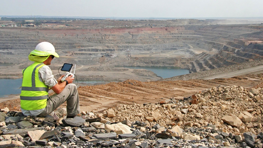 ΥΠΕΝ: Πράσινο φως για την αξιοποίηση κοιτασμάτων πρώτων υλών - Διαγωνισμός για την έρευνα αντιμονίου
