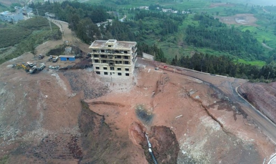 Οκτώ νεκροί και δεκάδες τραυματίες από έκρηξη σε αγωγό φυσικού αερίου στην Κίνα