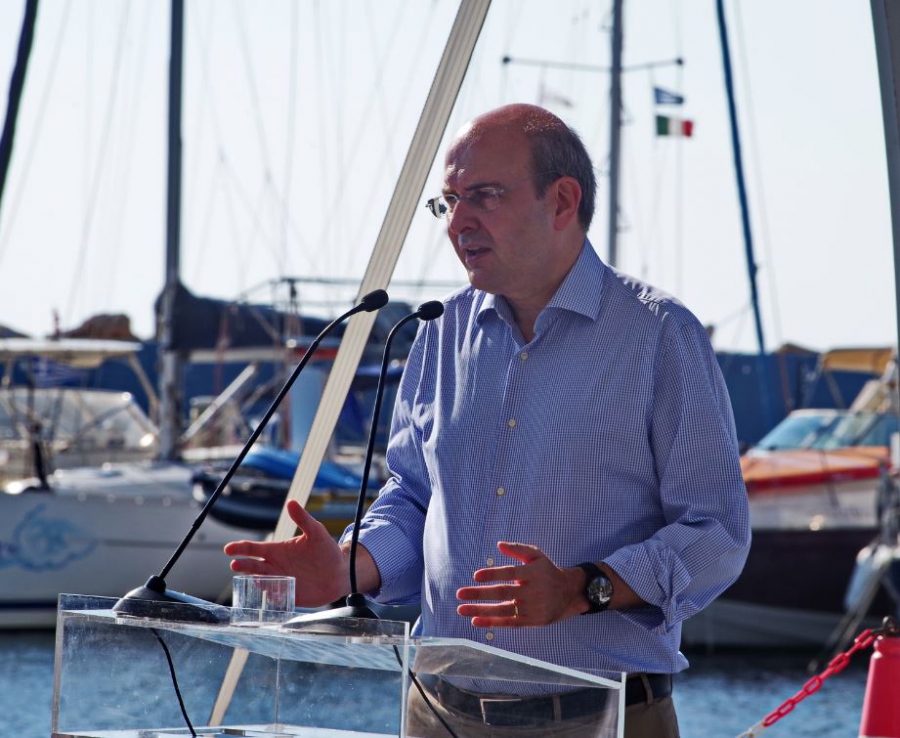 Κ. Χατζηδάκης στους πυρόπληκτους στο Μάτι: Πρέπει να βάλουμε μια τάξη και με τη δική σας βοήθεια