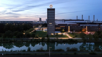 Volkswagen: Σχέδιο για 50.000 απολύσεις μέχρι το 2030