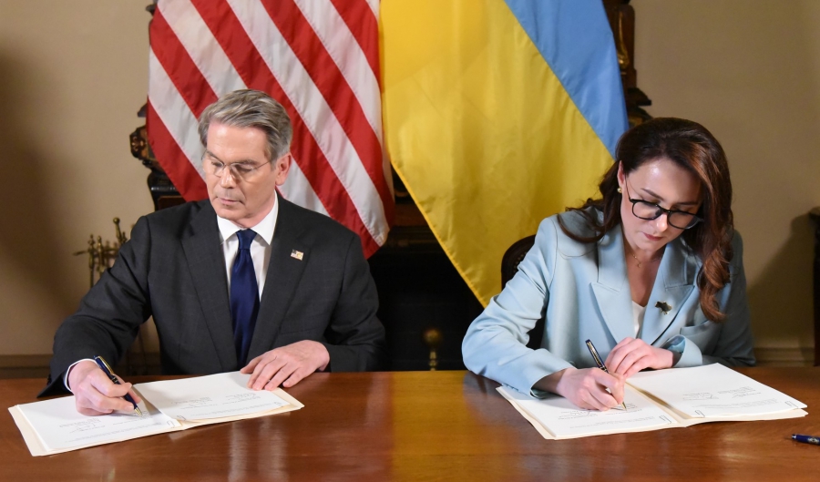 Υπογραφή συμφωνίας ΗΠΑ - Ουκρανίας για τα ορυκτά