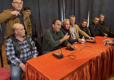 Συνεδριάζουν οι αγρότες στη Νίκαια: Προτείνουν κλείσιμο δρόμων και κάθοδο στην Αθήνα