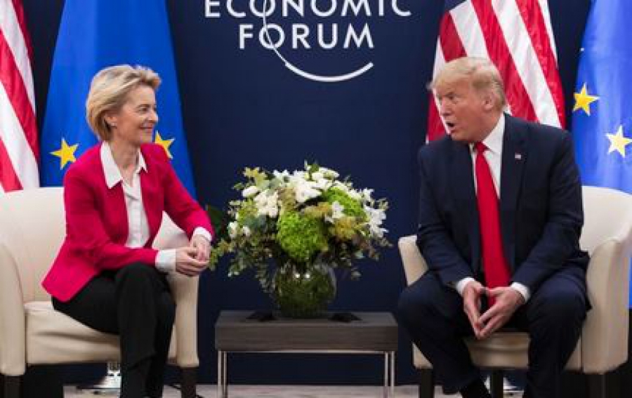 Η ΕΕ «επιταχύνει» τις εμπορικές συνομιλίες με τις ΗΠΑ εν μέσω δασμολογικής διαμάχης