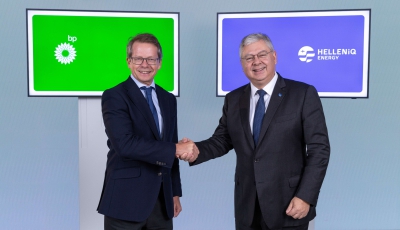 HELLENiQ ENERGY και BP ανανεώνουν τη συνεργασία τους με ορίζοντα 10ετίας
