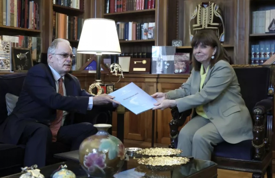 Στην Πρόεδρο της Δημοκρατίας ο Πρόεδρος της Βουλής Κώστας Τασούλας