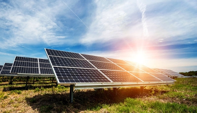 Apple: Στρατηγική συνεργασία με την HelleniQ Energy για τις ΑΠΕ