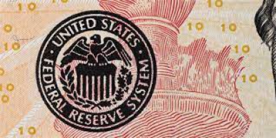 Η Fed άφησε αμετάβλητα τα επιτόκια  - Σήμα για τρεις μειώσεις επιτοκίων κατά 0,25% το 2024