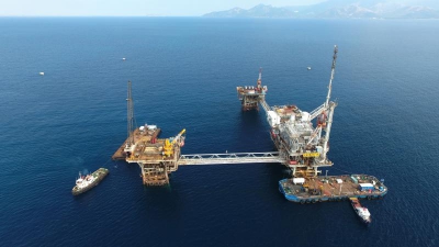 Μετά το Ιράκ, το Κουβέιτ και τα Ηνωμένα Αραβικά Εμιράτα μπορεί να είναι οι επόμενοι που θα μειώσουν την παραγωγή πετρελαίου (Reuters)