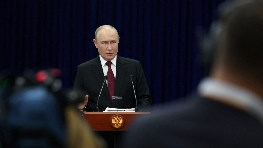 O Putin σκέφτεται να ξεκινήσει τις ειρηνευτικές συνομιλίες παρά τις κατηγορίες για 