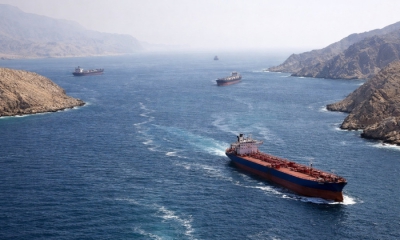 Εκτοξεύεται η τιμή του πετρελαίου καθώς η σύγκρουση με το Ιράν διαταράσσει τη ροή εφοδιασμού στη Μέση Ανατολή (Reuters)