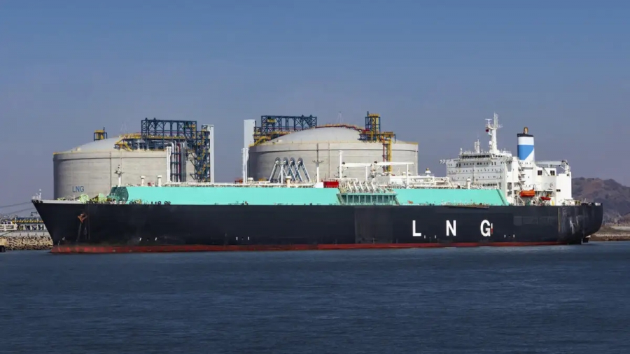 Οι βασικές ροές LNG ανακατευθύνονται καθώς οι τιμές σημειώνουν τεράστια άνοδο (Reuters)