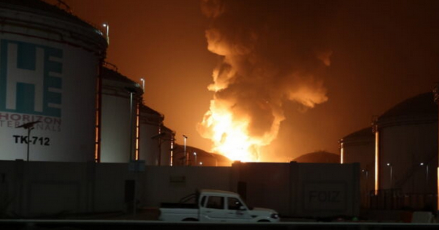 Πυρκαγιά σε διυλιστήριο του Μπαχρέιν μετά από χτύπημα ιρανικού πυραύλου