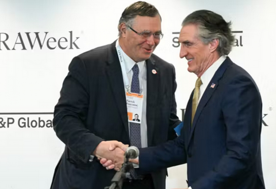 Συμφωνία Pouyanne-  Burgum: Αποζημίωση 1 δισ. δολ. στην TotalEnergies για τα υπεράκτια αιολικά στις ΗΠΑ - Στροφή σε πετρέλαιο - LNG