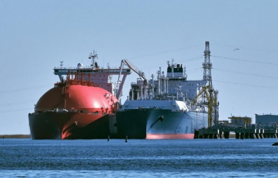 Συνομιλίες ΔΕΣΦΑ και Motor Oil για το μέλλον του FSRU Διώρυγα Gas - Ανοιχτή παραμένει η διαδικασία