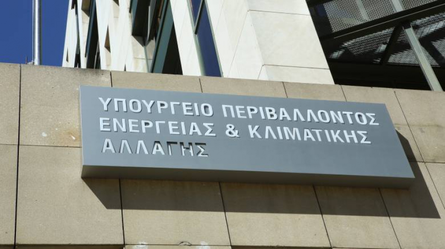 ΥΠΕΝ: 11 συνεργεία υλοτόμων του υπουργείου σε Δήμους της Αττικής