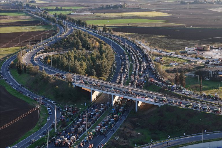 Ανυποχώρητοι δηλώνουν οι αγρότες - Προειδοποίηση για αγώνα μέχρι τα Χριστούγεννα