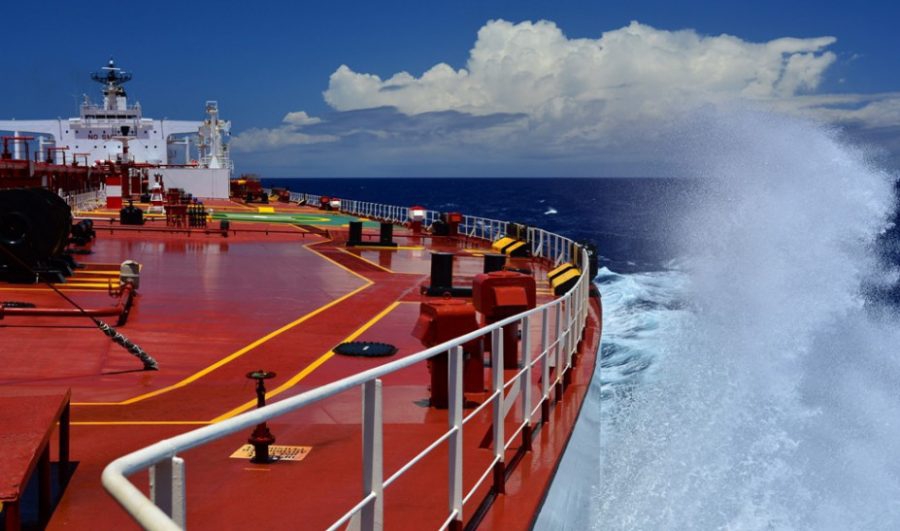 Στον εφοπλιστή Γιουρούκο ανήκει το πλοίο που χτυπήθηκε στον κόλπο του Ομάν