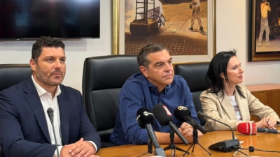 Τσίπρας από τη ΔΥΠΑ: «Το επίδομα ανεργίας είναι δικαίωμα, όχι προνόμιο - Δεν θα επιτρέψουμε το αντεργατικό σχέδιο»