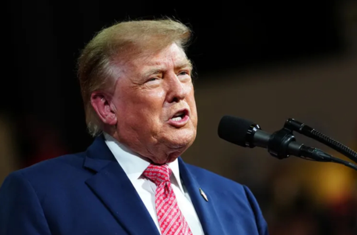 Trump: Ψεύτικες επιθέσεις επινοεί το Ιράν για να ανεβάσει τις τιμές του πετρελαίου πριν τις ενδιάμεσες εκλογές