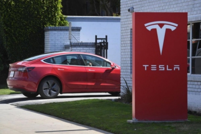 Διευρύνεται το σερί κερδοφορίας της Tesla για 5ο συνεχόμενο τρίμηνο