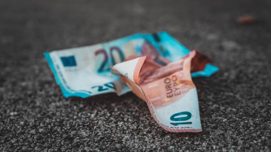 Πάνω από 830 ευρώ ο νέος κατώτατος μισθός - Από πότε θα ισχύσει