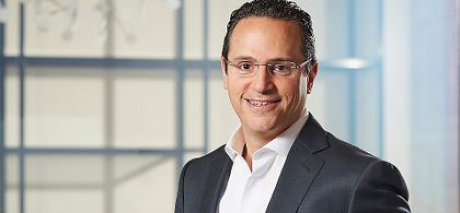 Shell: Oι εργαζόμενοι ζητούν από τον CEO να μην επιβραδύνει την στροφή στις ΑΠΕ